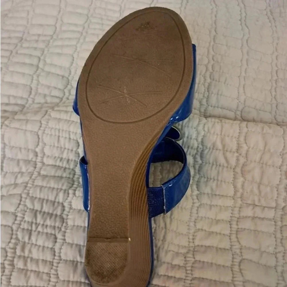 IMPO Vavari Patent Blue Wedges Size 7 GUC - Picture 4 of 6